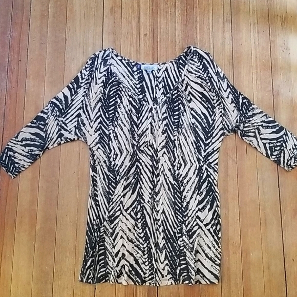 Flowy v neck top - Picture 1 of 3